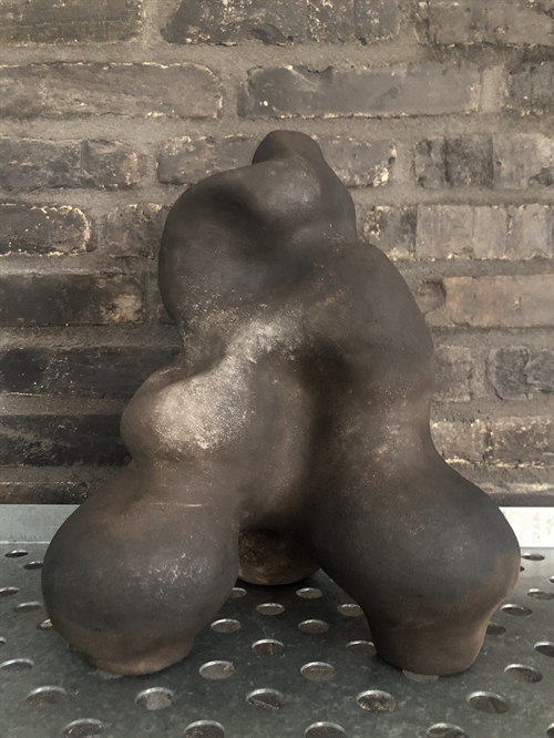 Keramik skulptur af Pernille Calundan - er p.t. udstillet hos Dansk Design Atelier i Aarhus